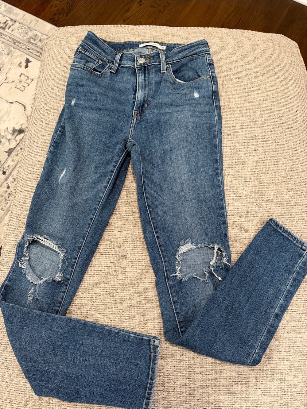 Levi’s 721 High Rise skinny Distressed Jeans